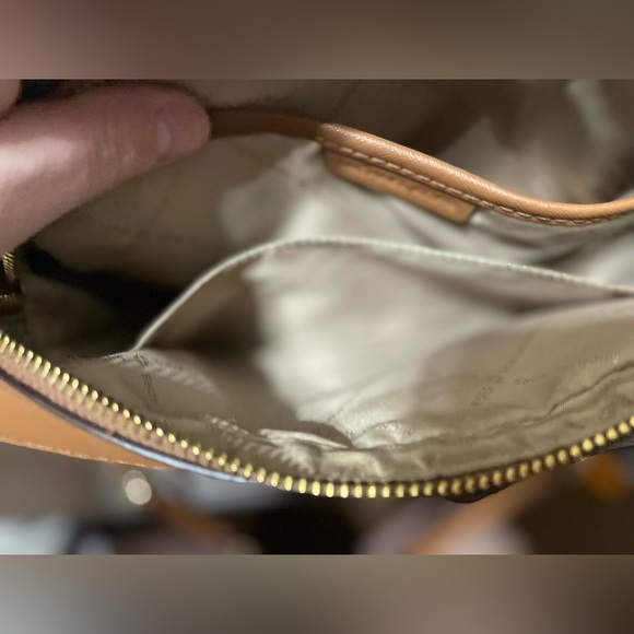 Practically New Michael Kors Matching cross body/wallet - Picture 13 of 13